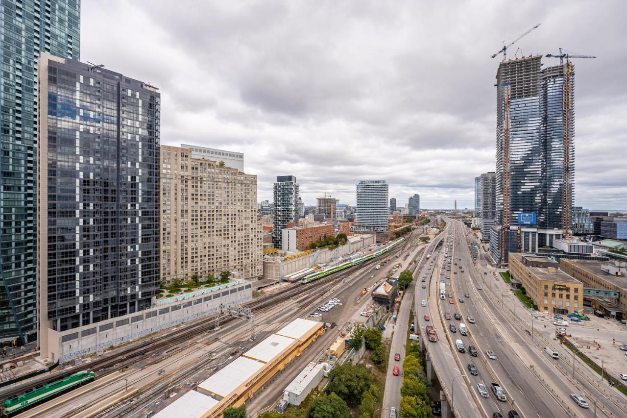 Globalstay Yonge St Condos Toronto Buitenkant foto
